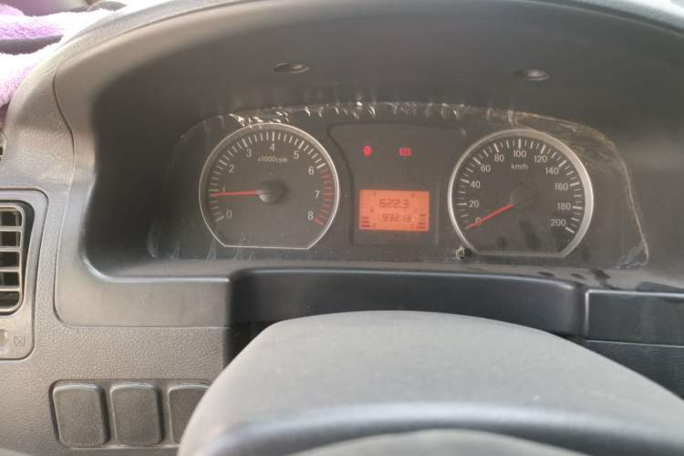 Used FORTHING Lingzhi 2015 V3 1.5L 7-seat Standard Model Odometer Close Up