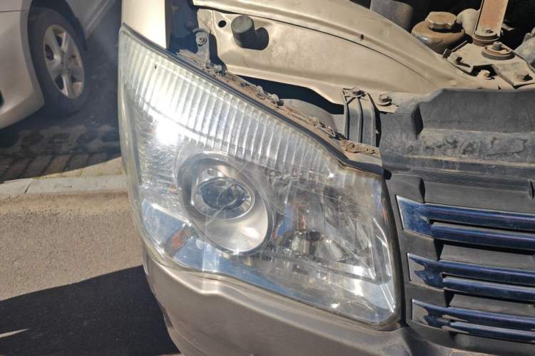 Used FORTHING Lingzhi 2015 M5 Q7 2.0L 7-seat Long-Wheelbase Comfort Model Right Front Headlight