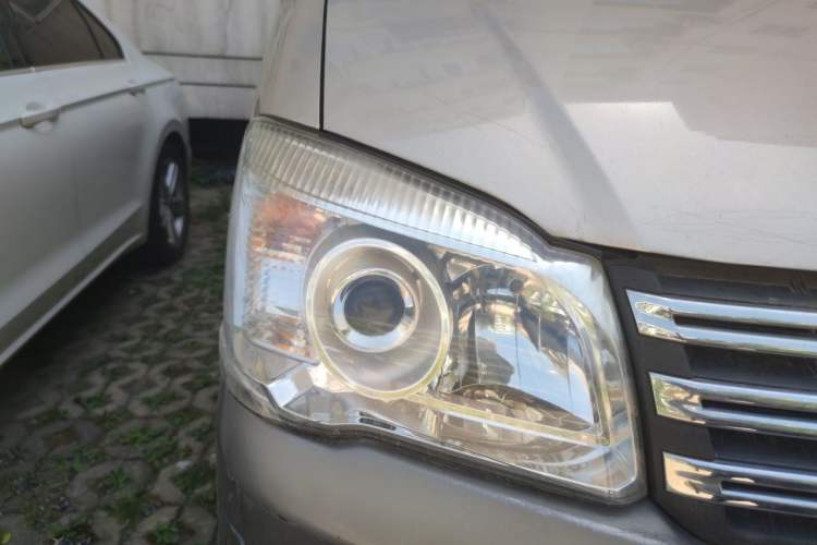 Used FORTHING Lingzhi 2015 M3 1.6L 7-Seater Luxury Model Right Front Headlight