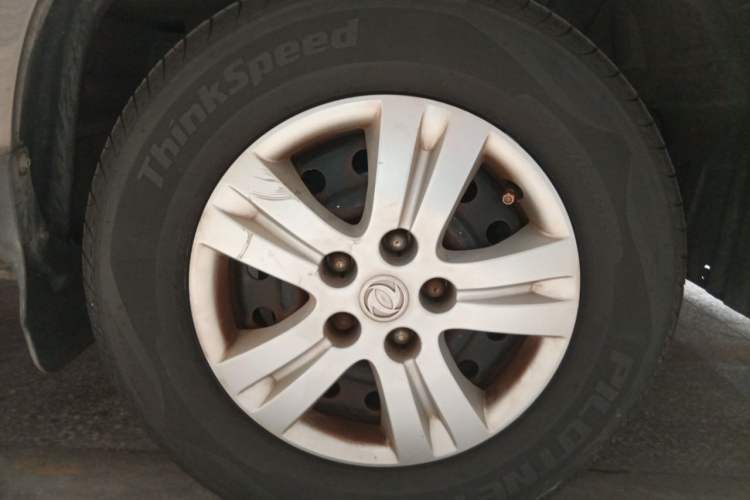 Used FORTHING Lingzhi 2015 M5 Q3 2.0L 7-seat Long-wheelbase Comfort Version Right Front Wheel Hub