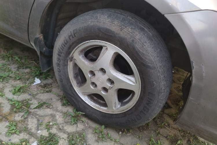 Used FORTHING Lingzhi 2015 M3 1.6L 7-Seater Luxury Model Right Front Wheel Hub
