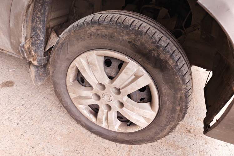 Used FORTHING Lingzhi 2015 V3 1.5L 7-Seater Comfort Model Right Front Wheel Hub