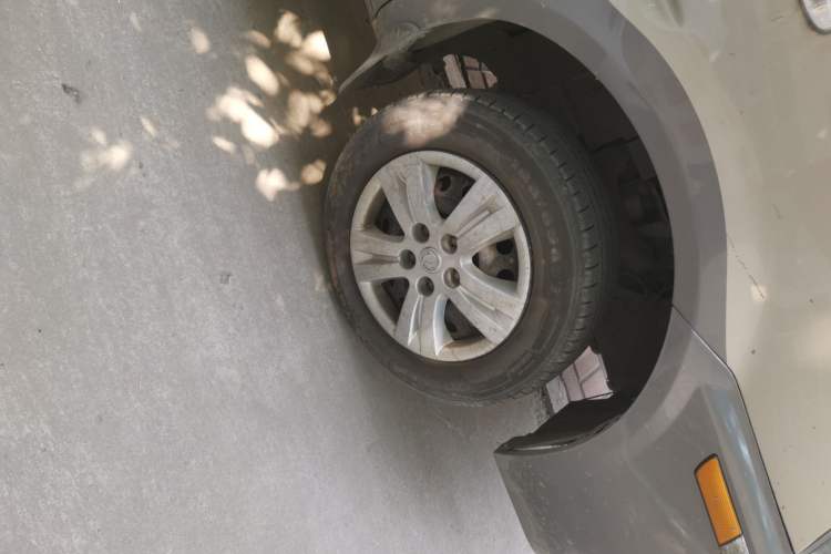 Used FORTHING Lingzhi 2015 V3 1.5L 7-seat Standard Model Right Front Wheel Hub