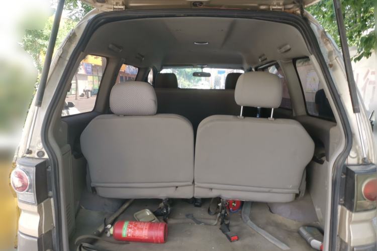 Used FORTHING Lingzhi 2015 V3 1.5L 7-seat Standard Model Trunk