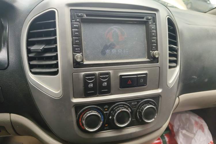 Used FORTHING Lingzhi 2015 M3 1.6L 7-Seater Luxury Model Audio And AC Panel