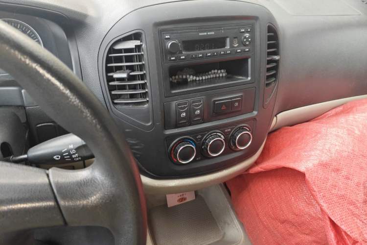 Used FORTHING Lingzhi 2015 V3 1.5L 7-seat Standard Model Audio And AC Panel