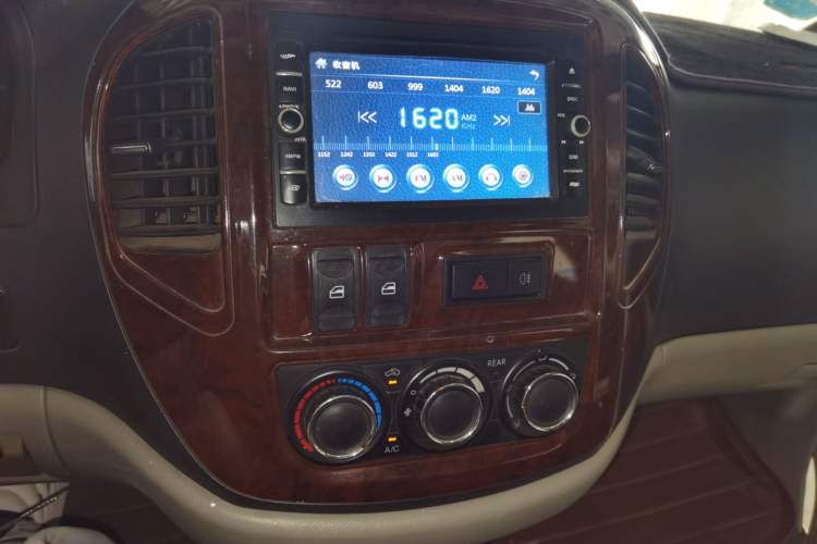 Used FORTHING Lingzhi 2015 V3 1.6L 7-Seater Standard Model Audio And AC Panel