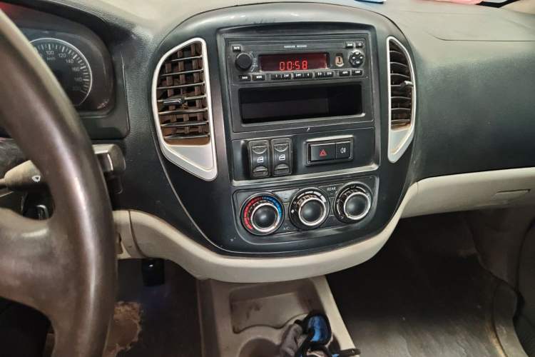 Used FORTHING Lingzhi 2015 V3 1.5L 7-seat Standard Model Audio And AC Panel