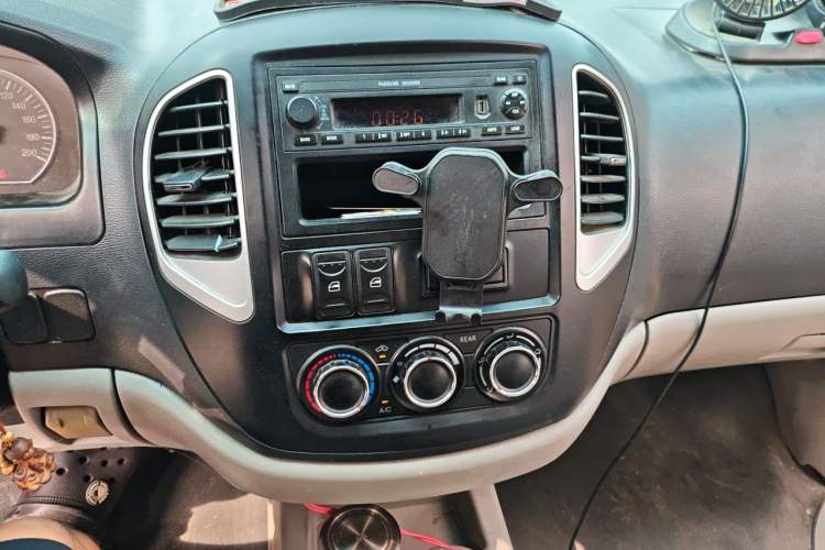Used FORTHING Lingzhi 2015 V3 1.5L 7-seat Standard Model Audio And AC Panel