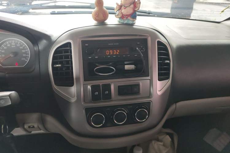 Used FORTHING Lingzhi 2015 M3 1.6L 7-Seater Standard Model Audio And AC Panel