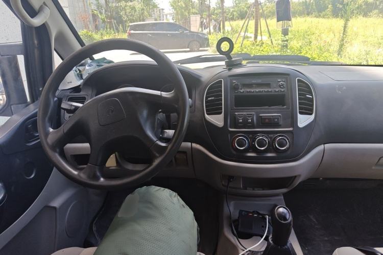 Used FORTHING Lingzhi 2015 V3 1.5L 7-seat Standard Model Center Console