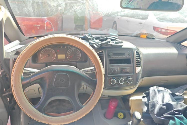 Used FORTHING Lingzhi 2015 V3 1.5L 7-seat Standard Model Center Console