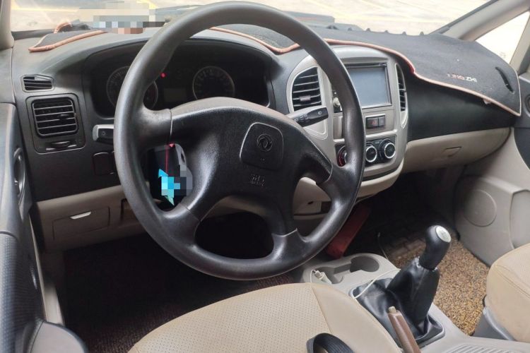 Used FORTHING Lingzhi 2015 M3 1.6L 7-Seater Comfort Model Center Console