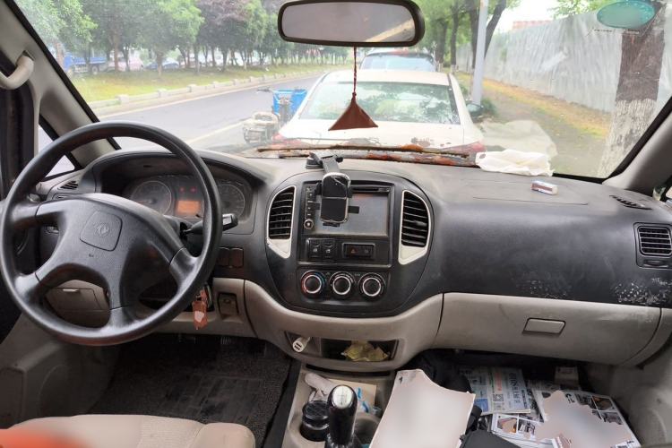 Used FORTHING Lingzhi 2015 V3 1.5L 5-Seater Special Offer Model Center Console