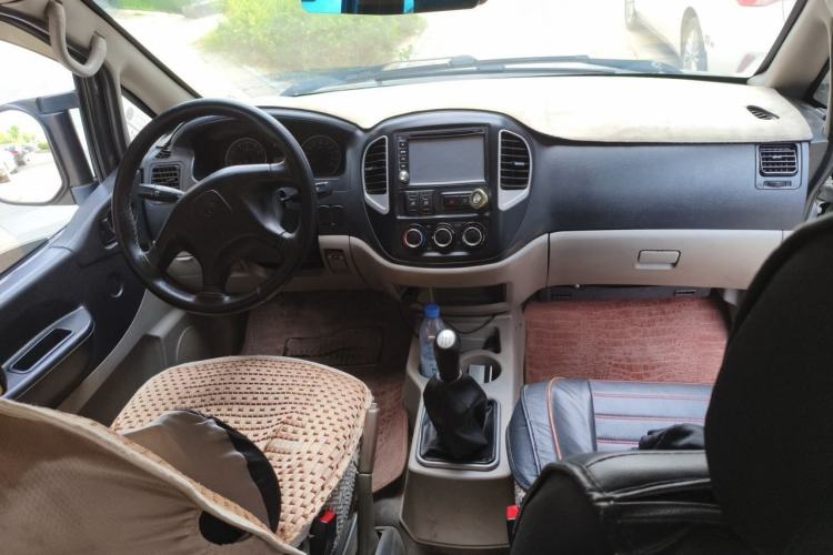 Used FORTHING Lingzhi 2015 V3 1.5L 5-Seater Special Offer Model Center Console