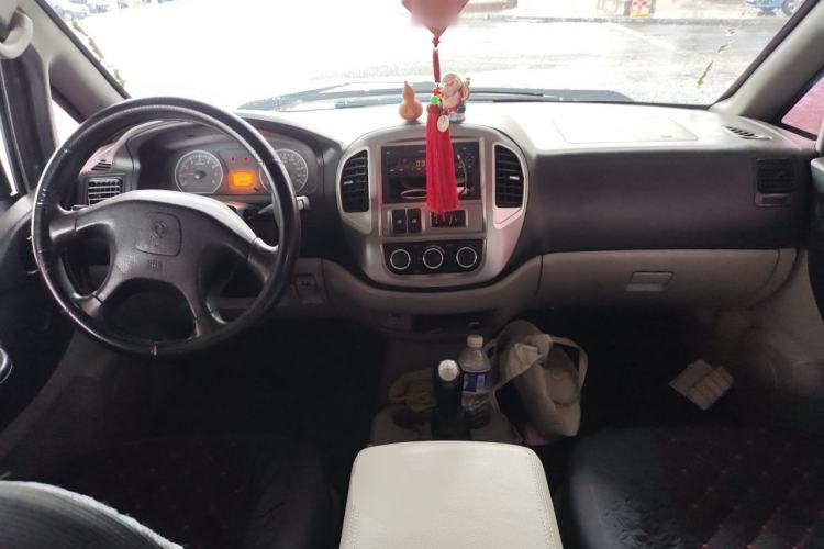 Used FORTHING Lingzhi 2015 M3 1.6L 7-Seater Standard Model Center Console