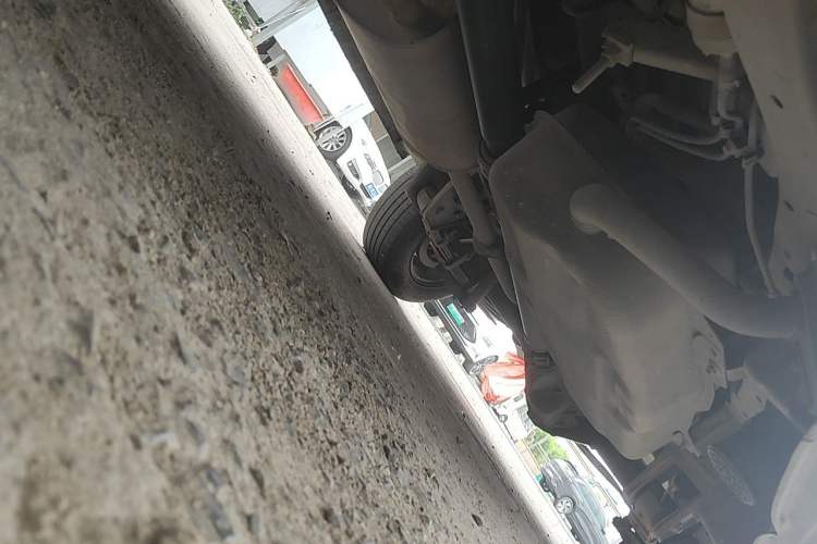 Used FORTHING Lingzhi 2015 V3 1.5L 7-seat Standard Model Chassis Front Left