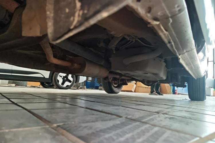 Used FORTHING Lingzhi 2015 V3 1.5L 7-seat Standard Model Chassis Front Left