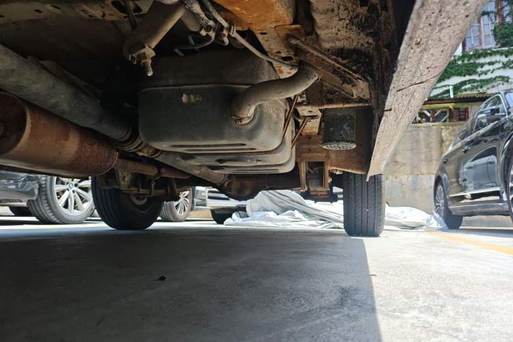 Used FORTHING Lingzhi 2015 V3 1.5L 7-seat Standard Model Chassis Front Left