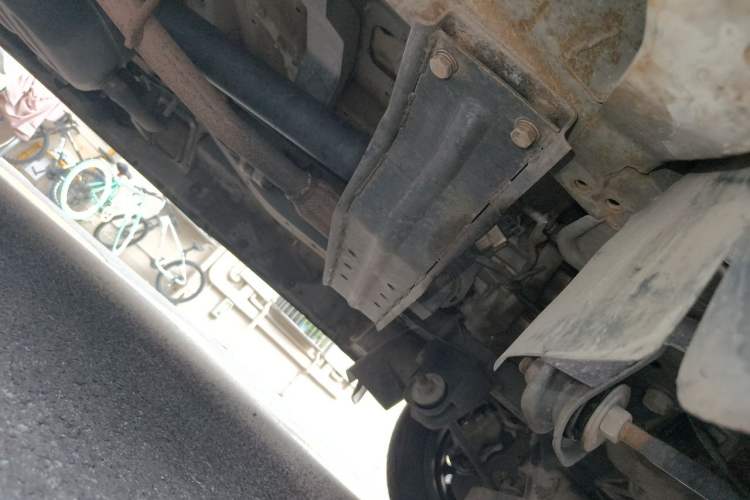 Used FORTHING Lingzhi 2015 V3 1.6L 7-Seater Comfort Model Chassis Front Right