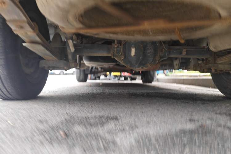 Used FORTHING Lingzhi 2015 V3 1.5L 7-seat Standard Model Chassis Rear