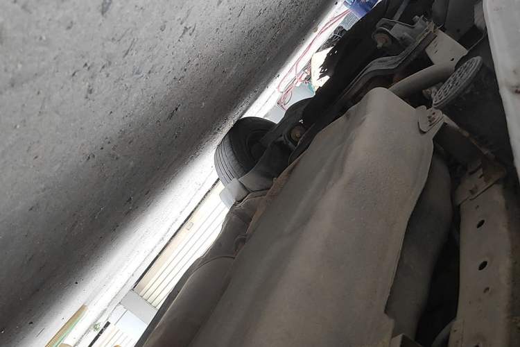 Used FORTHING Lingzhi 2015 V3 1.5L 7-seat Standard Model Chassis Rear Left