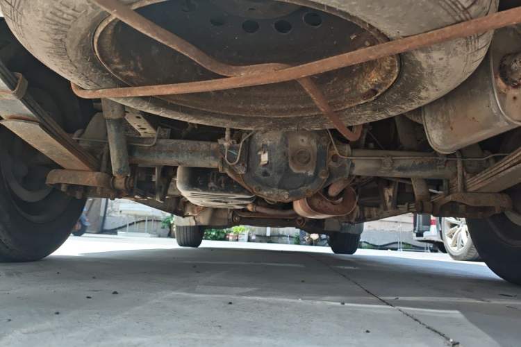 Used FORTHING Lingzhi 2015 V3 1.5L 7-seat Standard Model Chassis Rear