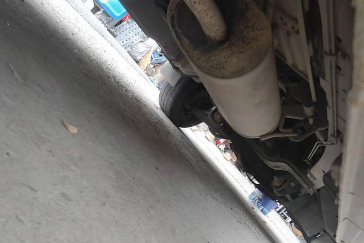 Used FORTHING Lingzhi 2015 V3 1.5L 7-seat Standard Model Chassis Rear Right