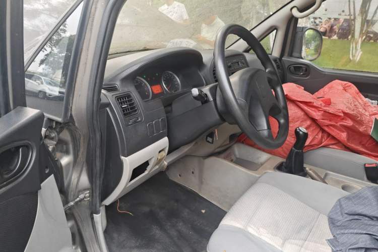 Used FORTHING Lingzhi 2015 V3 1.5L 7-seat Standard Model Driver Seat