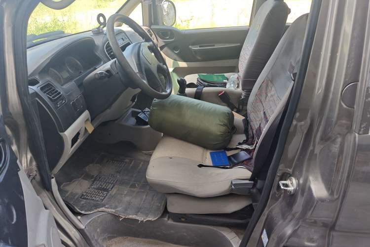 Used FORTHING Lingzhi 2015 V3 1.5L 7-seat Standard Model Driver Seat