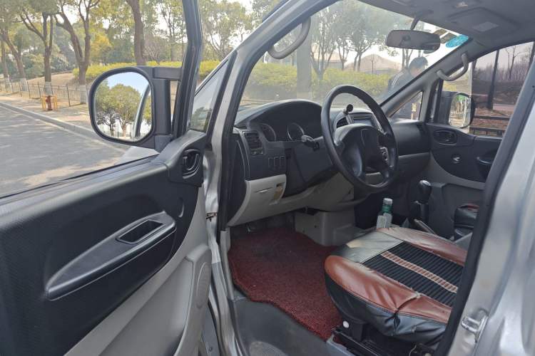 Used FORTHING Lingzhi 2015 M3 1.6L 7-Seater Comfort Model Driver Seat