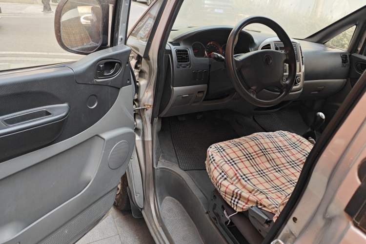 Used FORTHING Lingzhi 2015 M5 Q7 2.0L 7-seat Long-Wheelbase Comfort Model Driver Seat