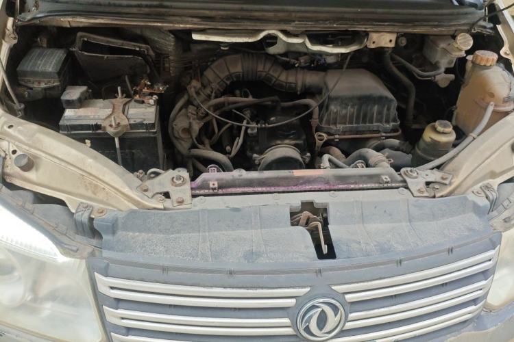 Used FORTHING Lingzhi 2015 M3 1.6L 7-Seater Comfort Model Engine Bay
