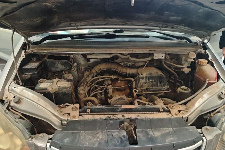 Used FORTHING Lingzhi 2015 V3 1.5L 7-seat Standard Model Engine Bay