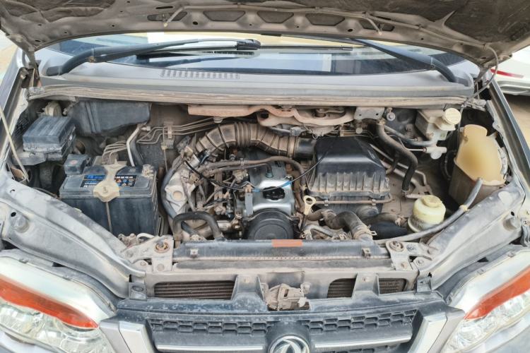 Used FORTHING Lingzhi 2015 V3 1.5L 5-Seater Special Offer Model Engine Bay