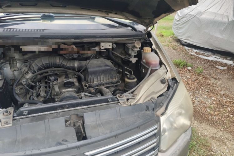 Used FORTHING Lingzhi 2015 M3 1.6L 7-Seater Luxury Model Engine Bay Left