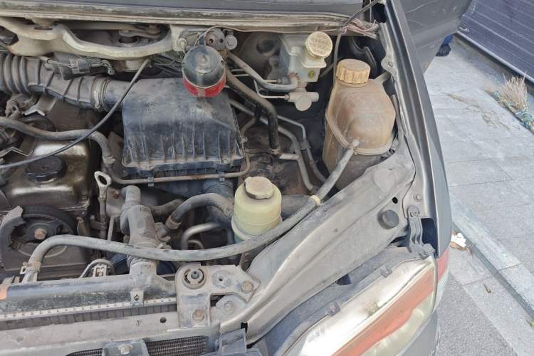 Used FORTHING Lingzhi 2015 V3 1.5L 7-seat Standard Model Engine Bay Left