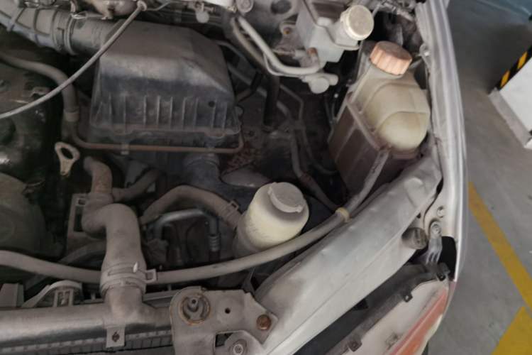 Used FORTHING Lingzhi 2015 V3 1.6L 7-Seater Standard Model Engine Bay Left