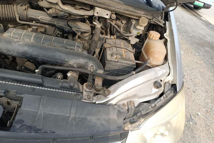 Used FORTHING Lingzhi 2015 M5 Q7 2.0L 7-seat Long-Wheelbase Comfort Model Engine Bay Left