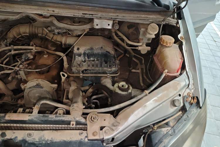 Used FORTHING Lingzhi 2015 V3 1.5L 7-seat Standard Model Engine Bay Left