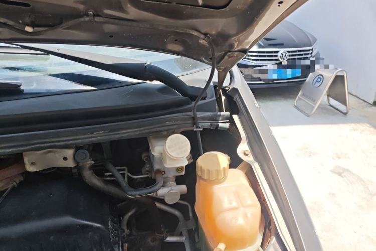 Used FORTHING Lingzhi 2015 V3 1.5L 7-seat Standard Model Engine Bay Left