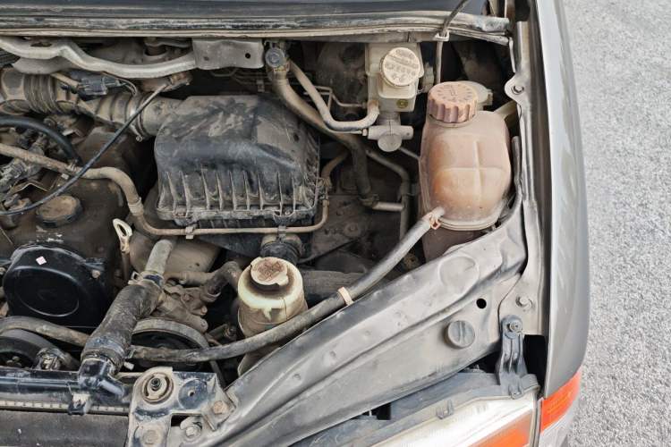 Used FORTHING Lingzhi 2015 V3 1.5L 7-seat Standard Model Engine Bay Left