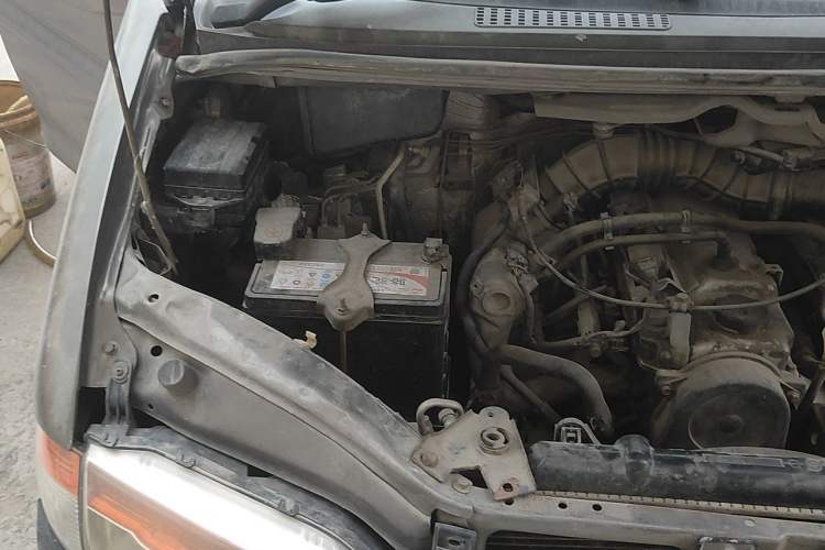 Used FORTHING Lingzhi 2015 V3 1.5L 7-seat Standard Model Engine Bay Right