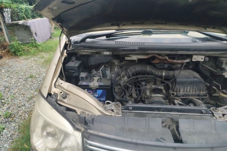 Used FORTHING Lingzhi 2015 M3 1.6L 7-Seater Luxury Model Engine Bay Right