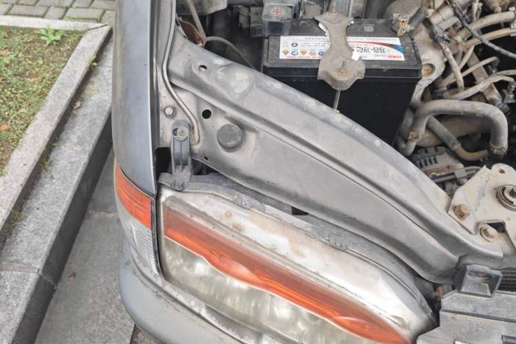 Used FORTHING Lingzhi 2015 V3 1.5L 7-seat Standard Model Engine Bay Right