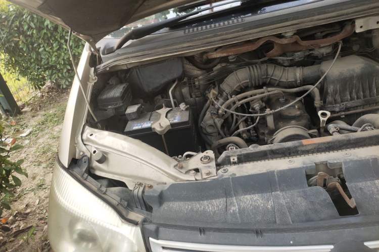 Used FORTHING Lingzhi 2015 M3 1.6L 7-Seater Standard Model Engine Bay Right