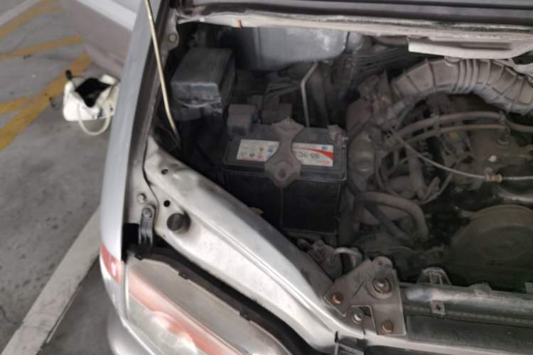 Used FORTHING Lingzhi 2015 V3 1.6L 7-Seater Standard Model Engine Bay Right