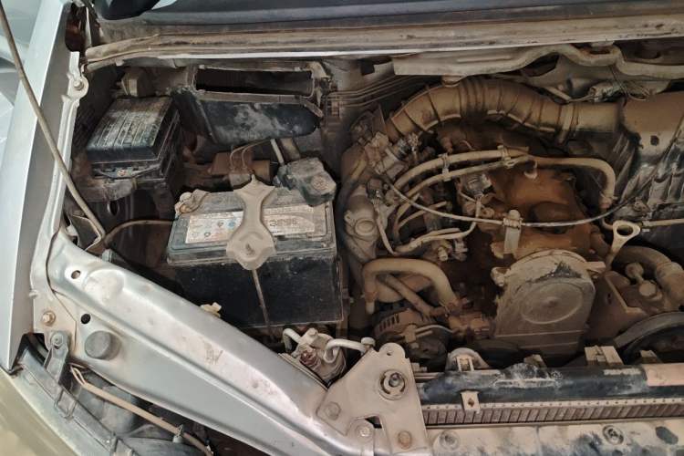 Used FORTHING Lingzhi 2015 V3 1.5L 7-seat Standard Model Engine Bay Right