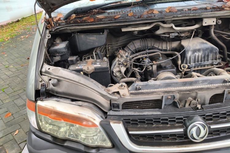 Used FORTHING Lingzhi 2015 V3 1.5L 5-Seater Special Offer Model Engine Bay Right