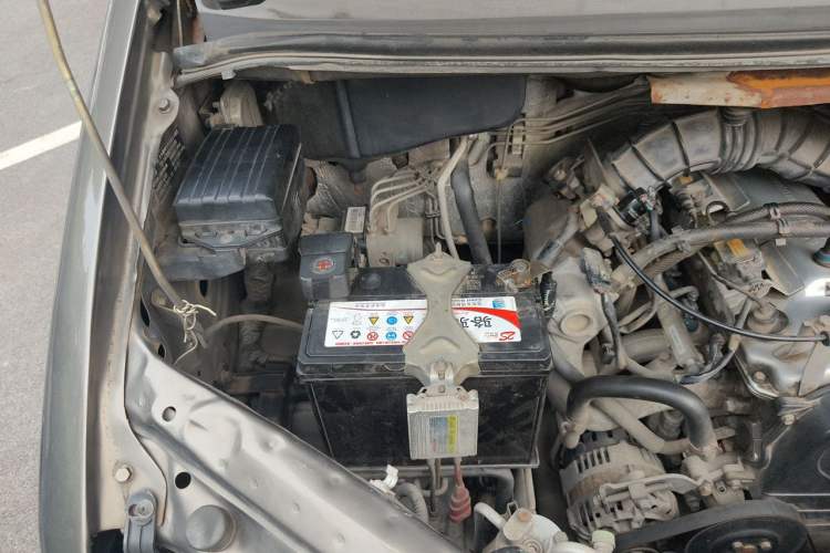 Used FORTHING Lingzhi 2015 V3 1.6L 7-Seater Comfort Model Engine Bay Right